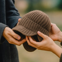 Lade das Bild in den Galerie-Viewer, Fjordwarm – Skandinavische Mütze mit warmem Ohrenschutz