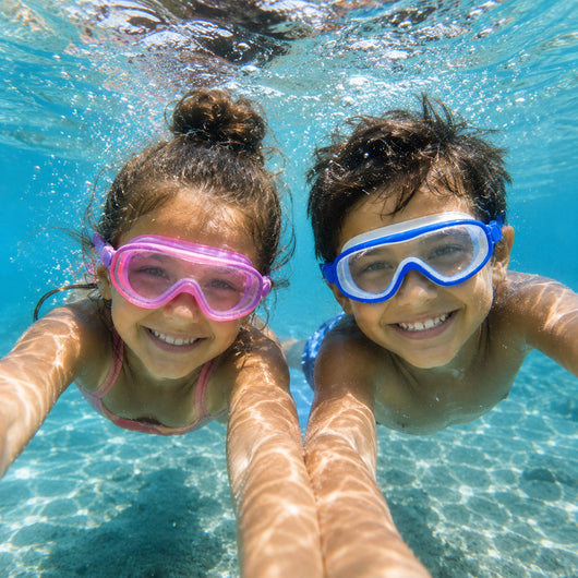 AquaBlick Kinder-Schwimmbrille | Beschlagfrei · Auslaufsicher · Kein Haareziehen