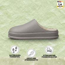 Lade das Bild in den Galerie-Viewer, FeelFree Slipper - ergonomische &amp; rutschfeste Winterslipper
