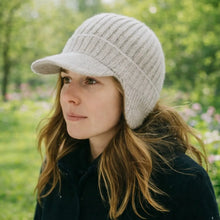Lade das Bild in den Galerie-Viewer, Fjordwarm – Skandinavische Mütze mit warmem Ohrenschutz
