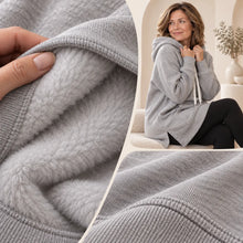 Lade das Bild in den Galerie-Viewer, KuschelLiebe – extra langer Oversize-Wohlfühlhoodie | deckenweich, warm &amp; vorteilhaft geschnitten
